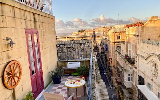 Marietta Strasoldo Garden Design - High Over Malta - Main Gallery - 57-balcony_l_lmg_3543.jpg